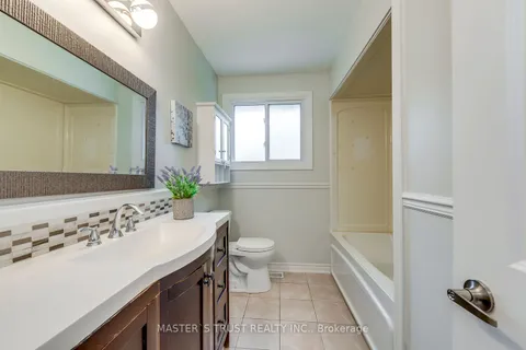 247 Kenwood Avenue, ON L7L 4L9