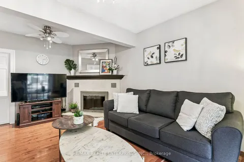 878 South Service Road, ON L5E 1T9