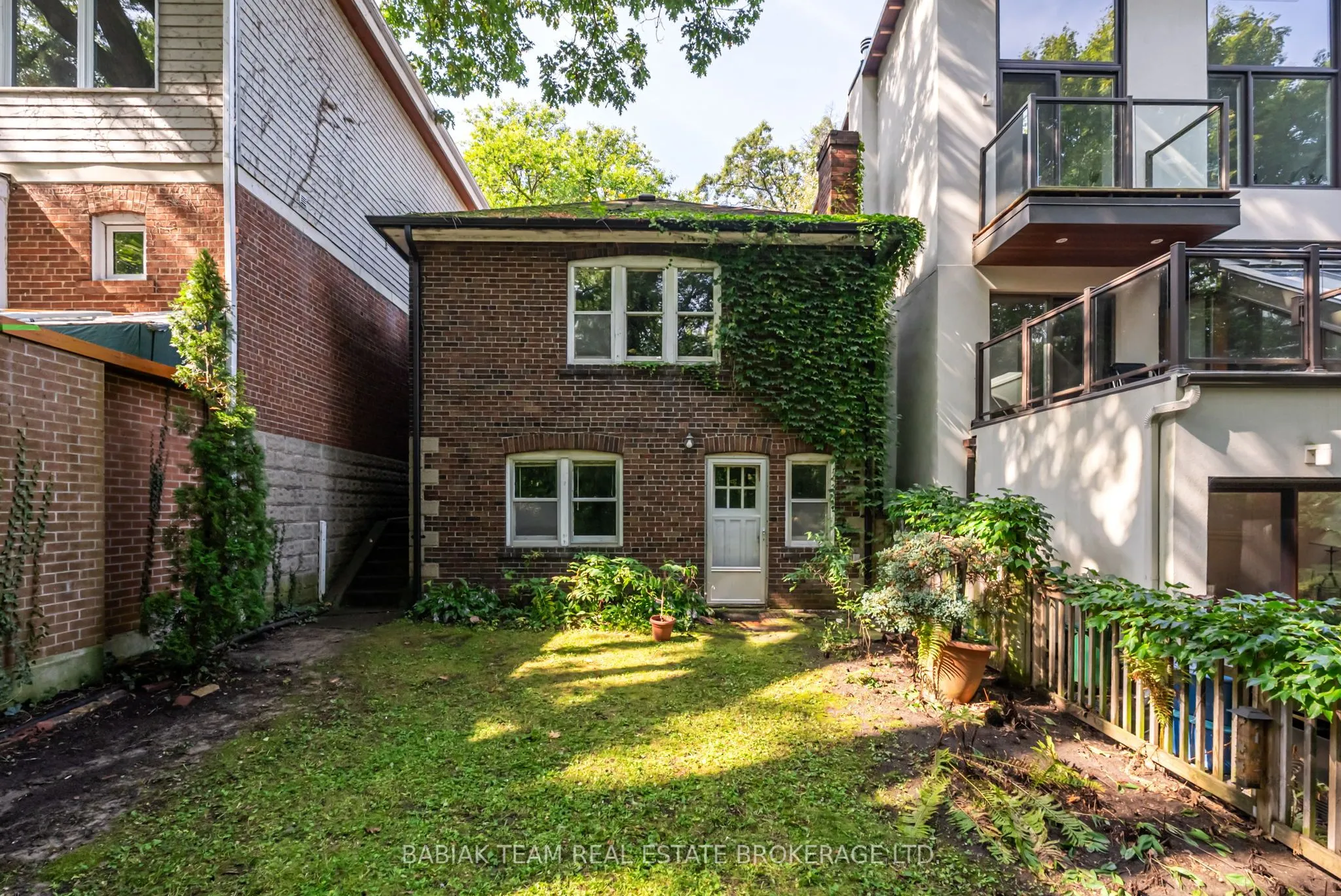 8 Grenadier Ravine Drive, ON M6S 2W7