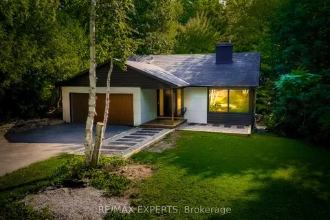 1135 Greenoaks Drive, ON L5J 3A1