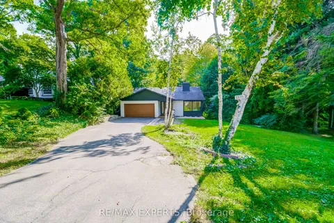 1135 Greenoaks Drive, ON L5J 3A1