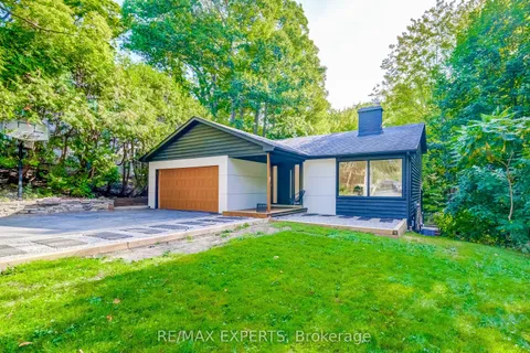 1135 Greenoaks Drive, ON L5J 3A1