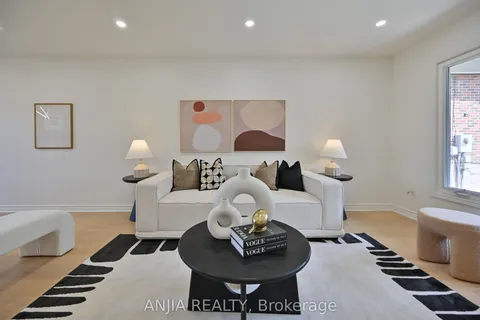 1339 Willowbank Trail, ON L4W 3P9