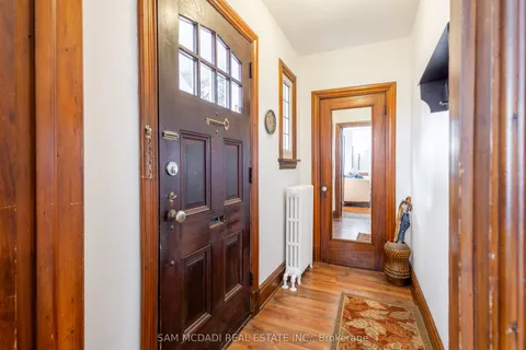 11 Brant Avenue, ON L5G 3N9