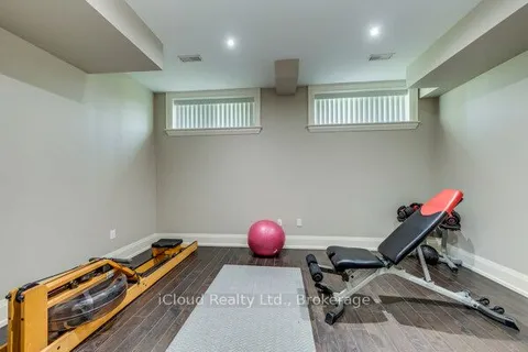 962 Fredonia Drive, ON L5C 2W4