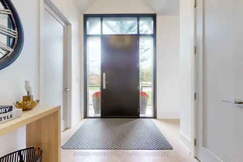 2615 Whaley Drive, ON L5B 1X1