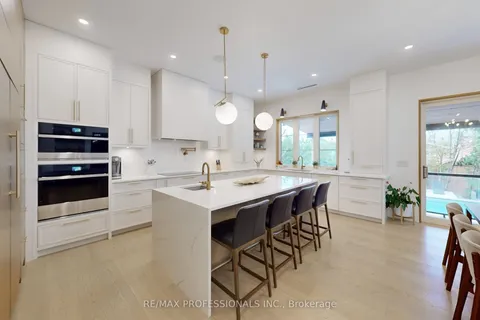 2615 Whaley Drive, ON L5B 1X1