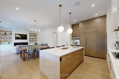 2615 Whaley Drive, ON L5B 1X1