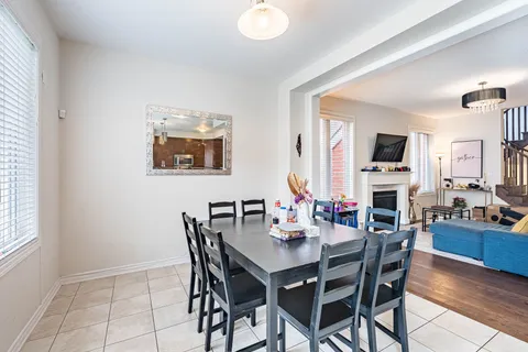 903 Penson Crescent, ON L9T 8Z8