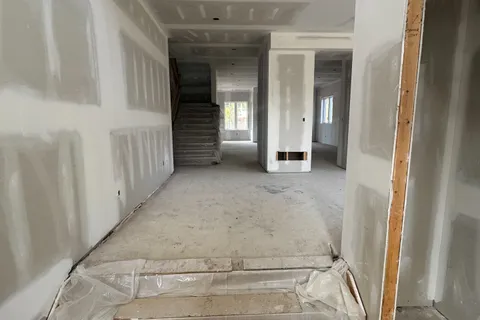 2574 Sharon Crescent, ON L5C 1Y8