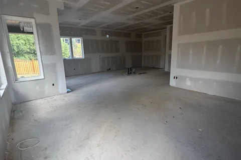 2574 Sharon Crescent, ON L5C 1Y8