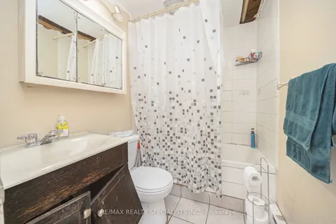 19 Gatsby Square, ON L6S 2H4