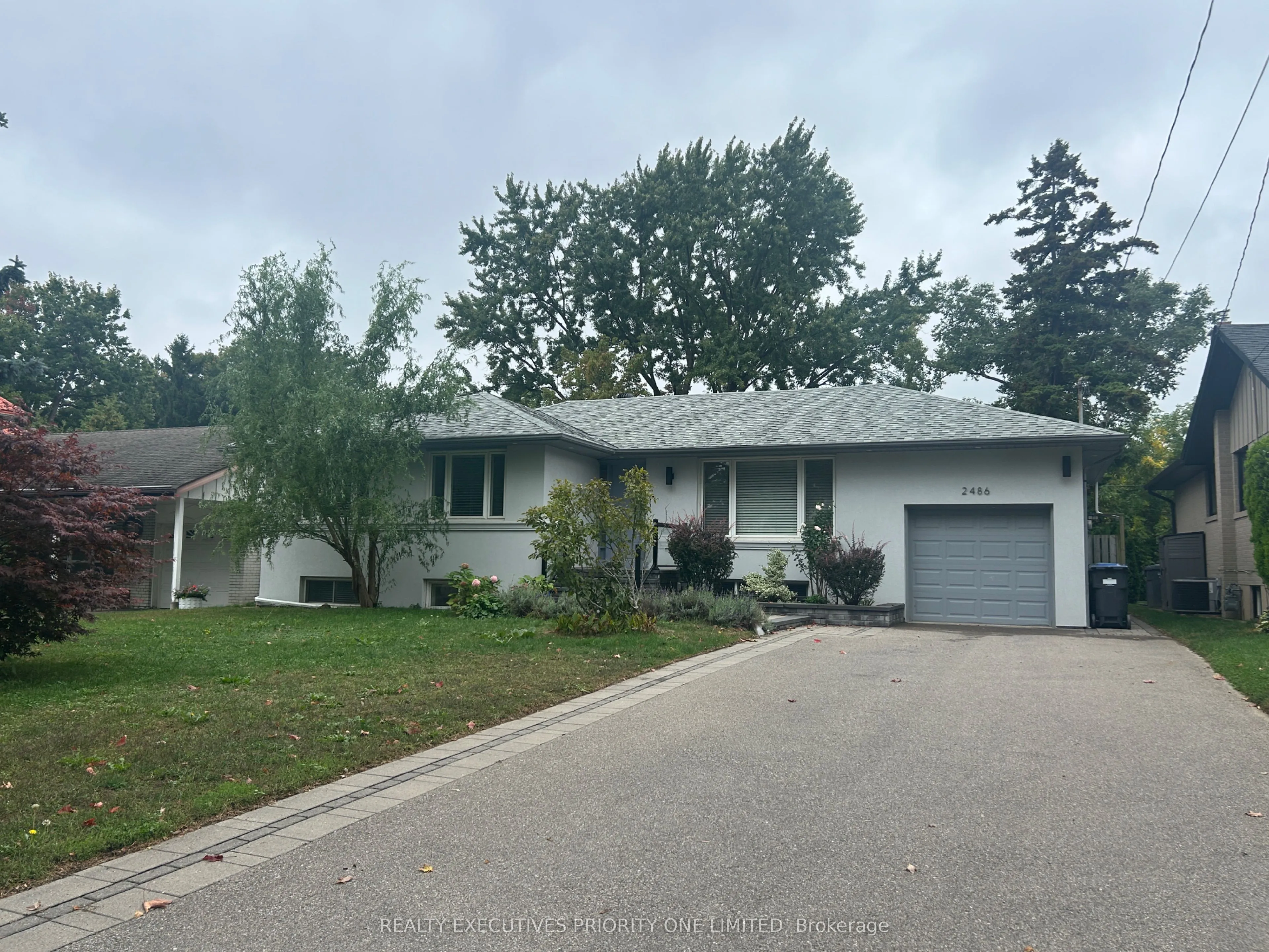 2486 Edenhurst Drive, ON L5A 2K9