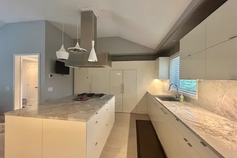 2486 Edenhurst Drive, ON L5A 2K9