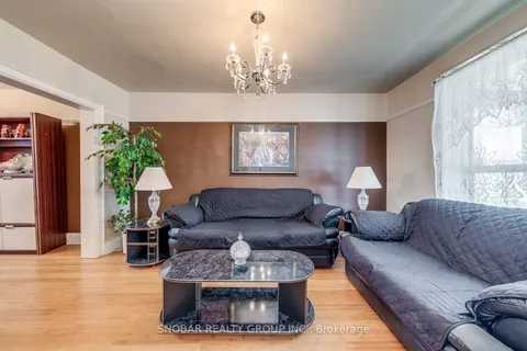 593 Royal York Road, ON M8Y 2S8