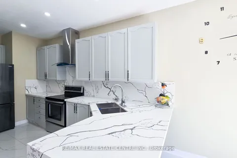 131 Seahorse Avenue, ON L6V 4N5