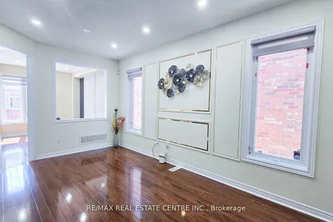 131 Seahorse Avenue, ON L6V 4N5