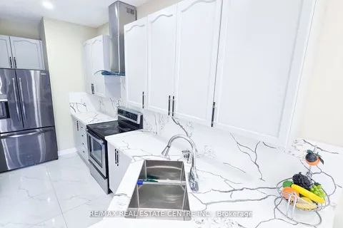 131 Seahorse Avenue, ON L6V 4N5