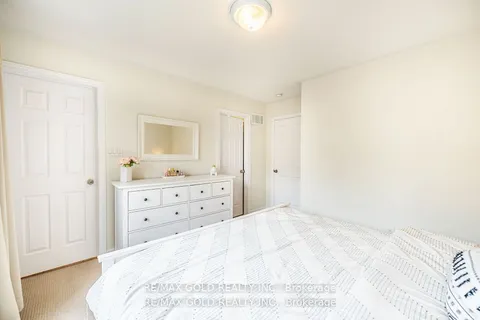 34 Rockbrook Trail, ON L7A 4H8