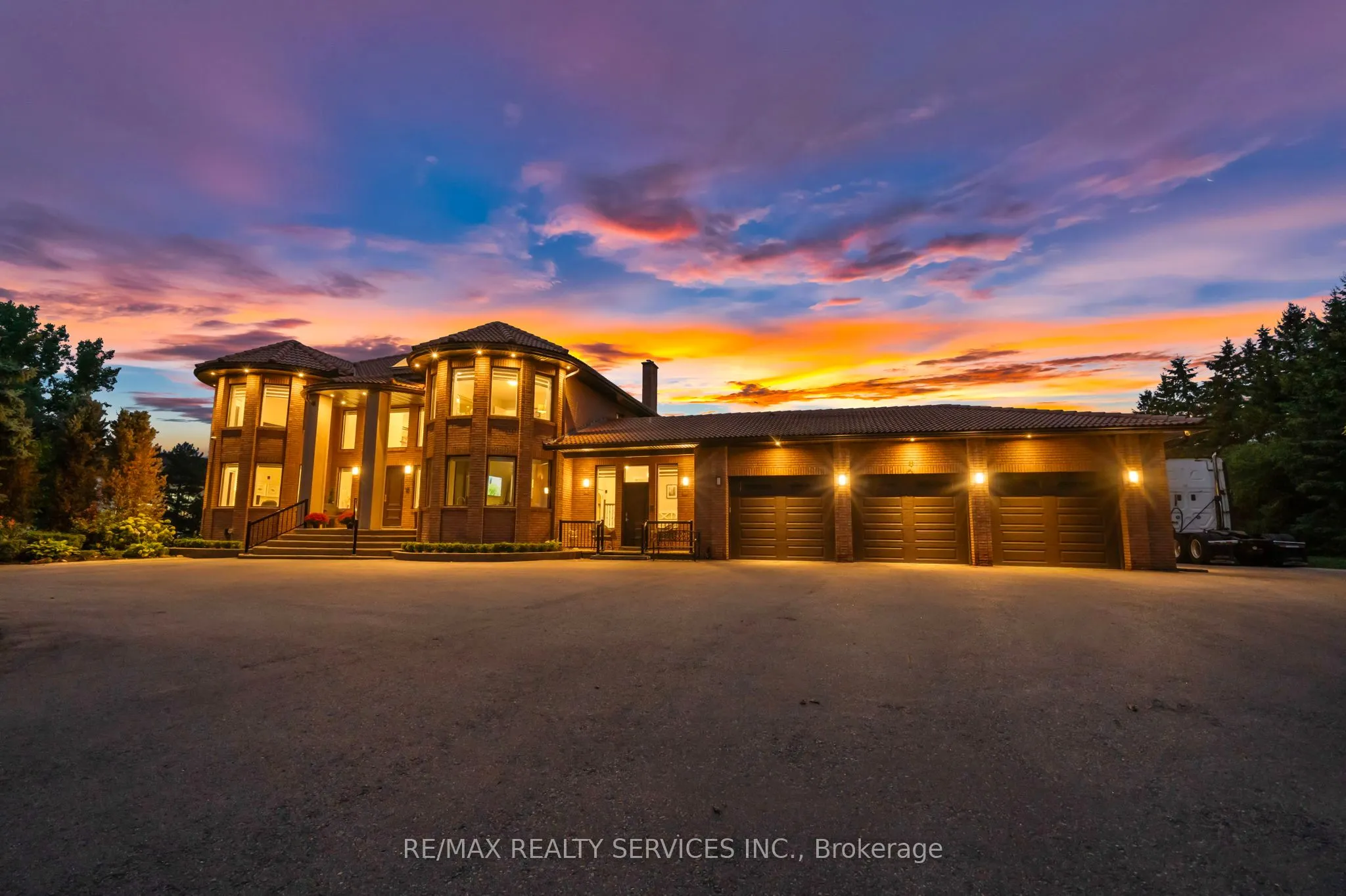 8 Evergreen Avenue, ON L6P 0R1