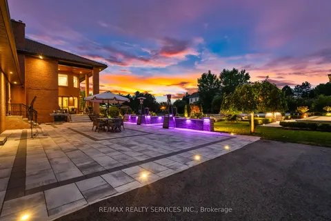 8 Evergreen Avenue, ON L6P 0R1