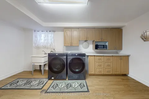 571 Silver Creek Boulevard, ON L5A 2B6