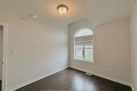 118 Finegan Circle, ON L7A 4Z9