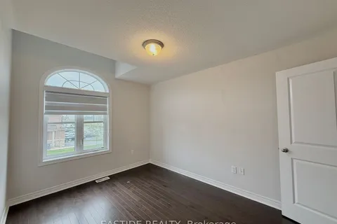 118 Finegan Circle, ON L7A 4Z9