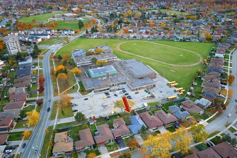 204 Derrydown Road, ON M3J 1S1