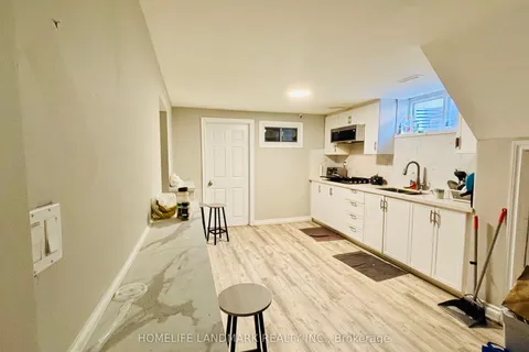 204 Derrydown Road, ON M3J 1S1