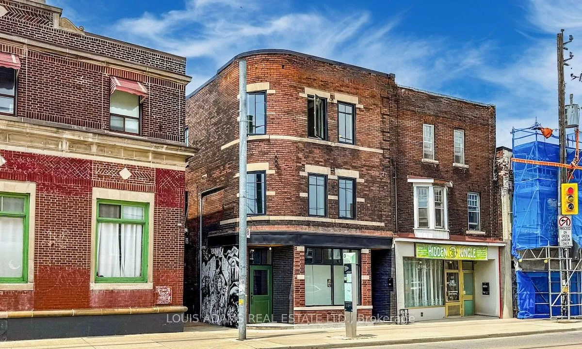 2215 Dundas Street, ON M6R 1X6