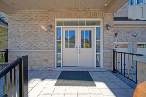 44 YOUNG GARDEN Crescent, ON L6Y 6A4