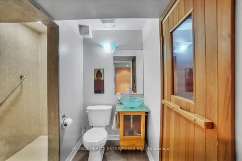 18 Southcrest Court, ON L6P 1T6