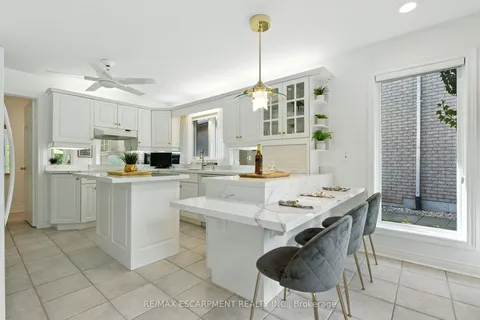 1104 Crofton Way, ON L7P 4W8