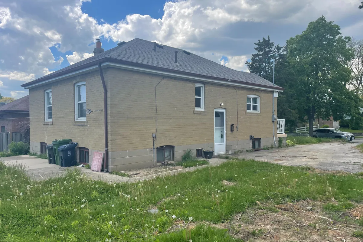 11 Flamingo Crescent, ON M6M 4E9