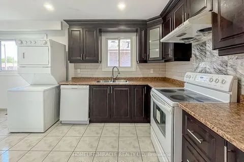 3485 Oakglade Crescent, ON L5C 1X4