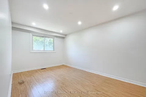 3485 Oakglade Crescent, ON L5C 1X4