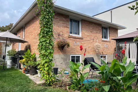 3985 Bloor Street, ON M9B 1M2