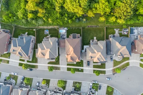 10 Crown Forest Court, ON L6Y 2Y5