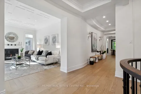 10 Crown Forest Court, ON L6Y 2Y5