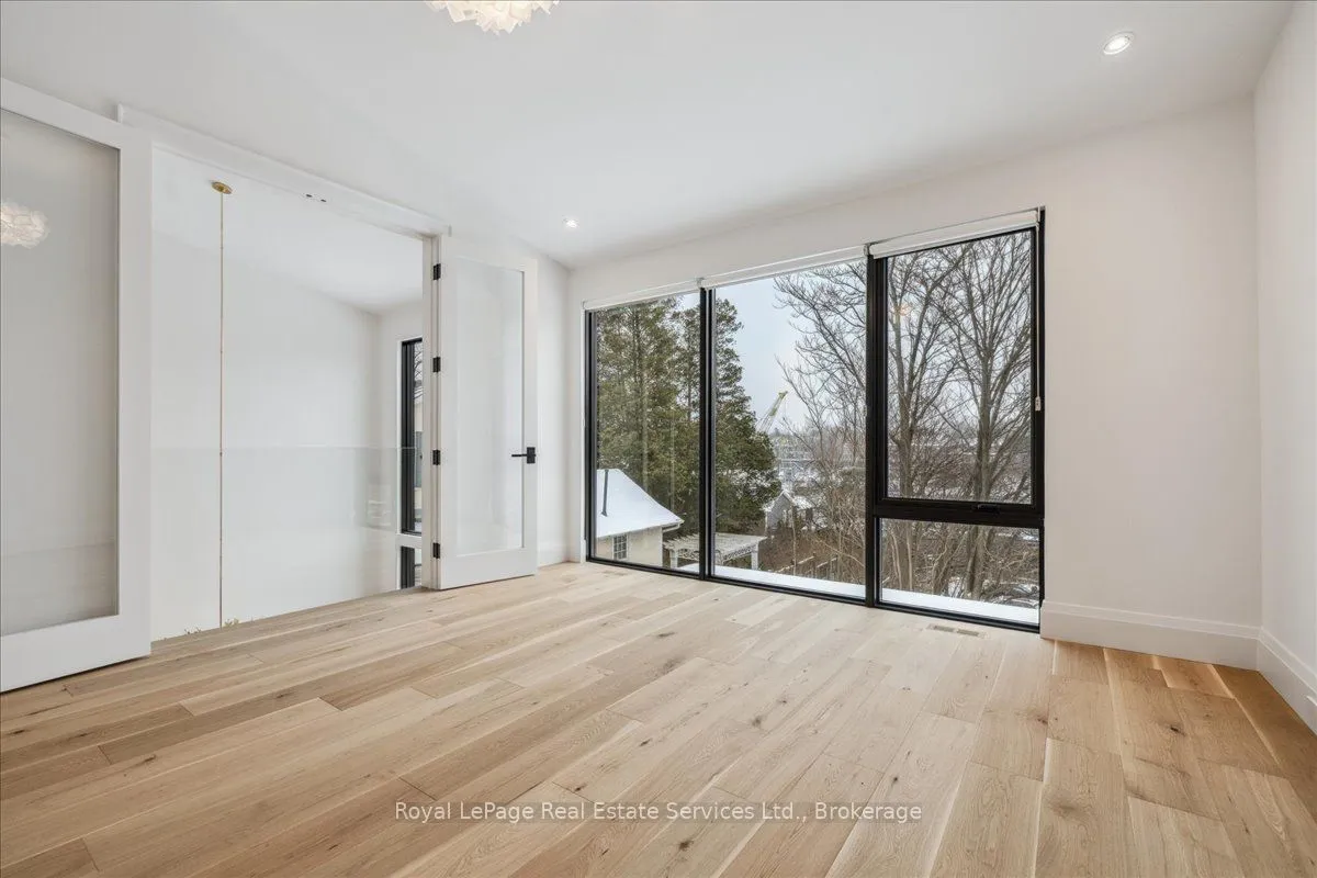 68 Navy Street, ON L6J 2Y9