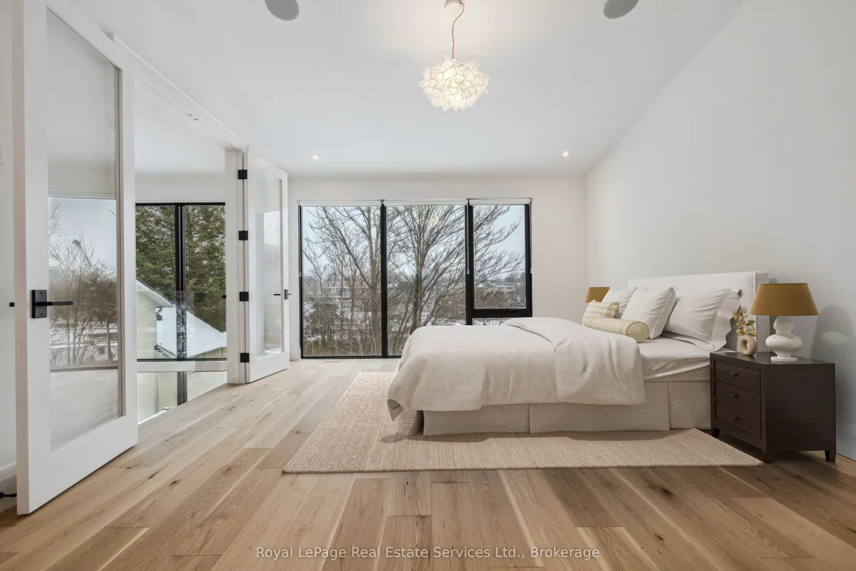 68 Navy Street, ON L6J 2Y9