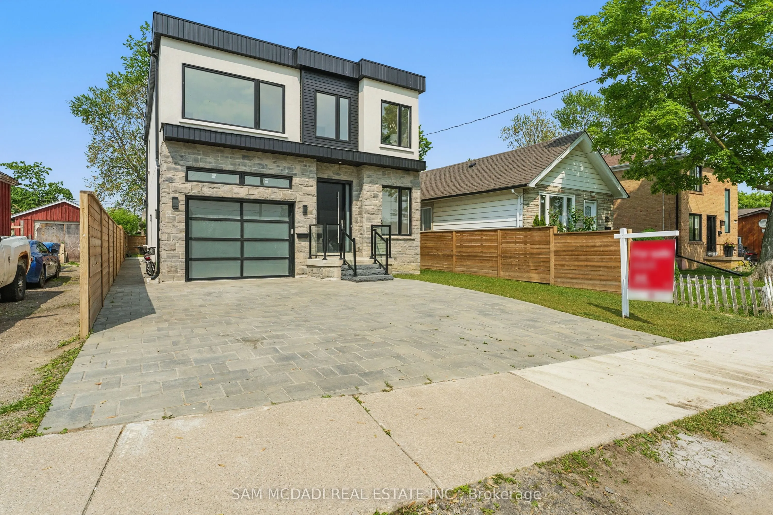1037 Meredith Avenue, ON L5E 2C6