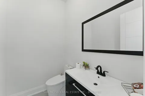 1037 Meredith Avenue, ON L5E 2C6