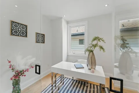 1037 Meredith Avenue, ON L5E 2C6