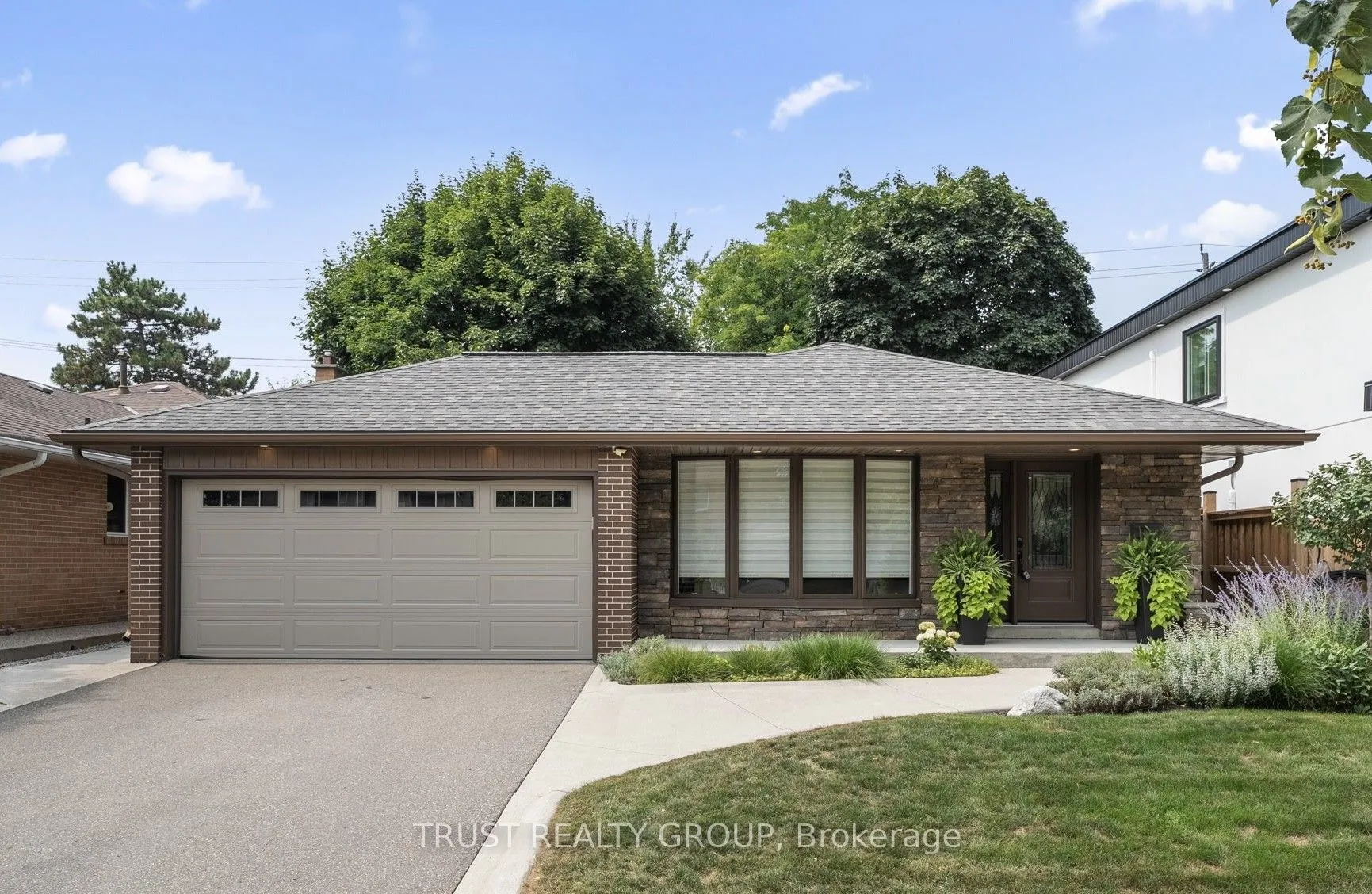 18 Deanecrest Road, ON M9B 5W4