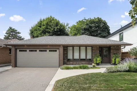 18 Deanecrest Road, ON M9B 5W4