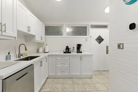 230 South Service Road, ON L5G 2S1