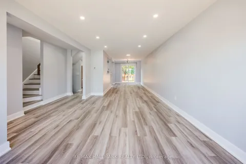 2126 Pashak Court, ON L5A 1H7