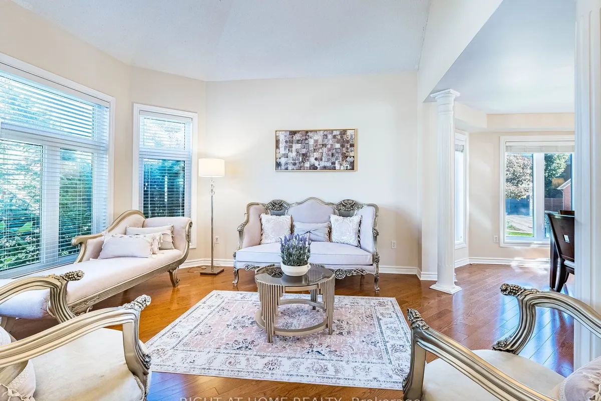 2204 Carpenters Circle, ON L6M 3C7